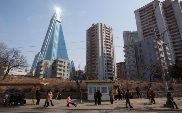 Le Ryugyong Hotel flambant neuf après avoir plusieurs décennies de construction et d’abandon