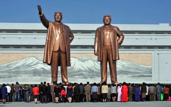 Statues géantes de Kim-Il-Sung et Kim-Jung-Il