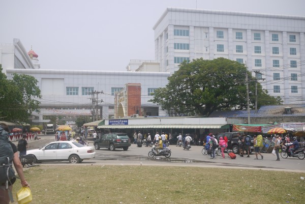 Le poste frontière de Poïpet, côté Cambodge