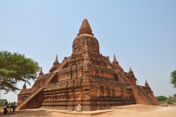 Les pieds me brûlent encore d'avoir grimpé ce temple!