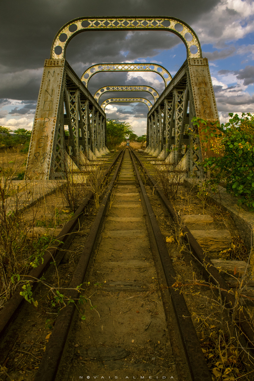 Pont ferroviaire abandonné