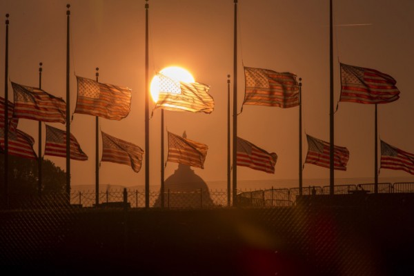 Drapeaux sur Washington