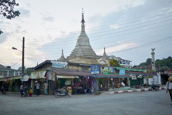 Le marché entourant la pagode de Kalaw