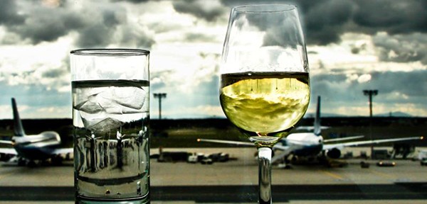 Pour info, l'alcool fait effet beaucoup plus rapidement en avion...
