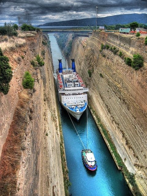 Paquebot dans le canal de Panama