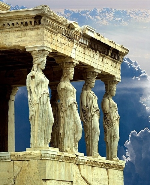 Les cariatides sur le Parthenon d'Athènes